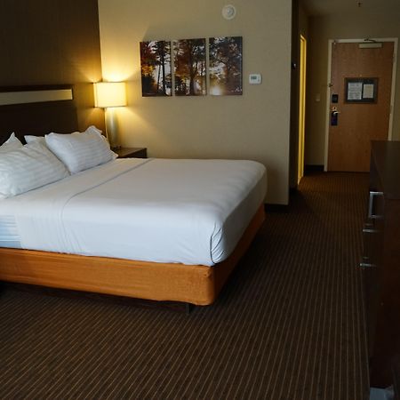 Holiday Inn Express Hotel & Suites Watertown - Thousand Islands, An Ihg Hotel Dış mekan fotoğraf