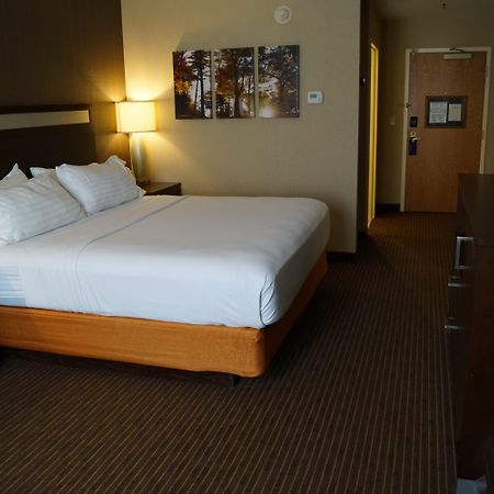 Holiday Inn Express Hotel & Suites Watertown - Thousand Islands By Ihg Dış mekan fotoğraf