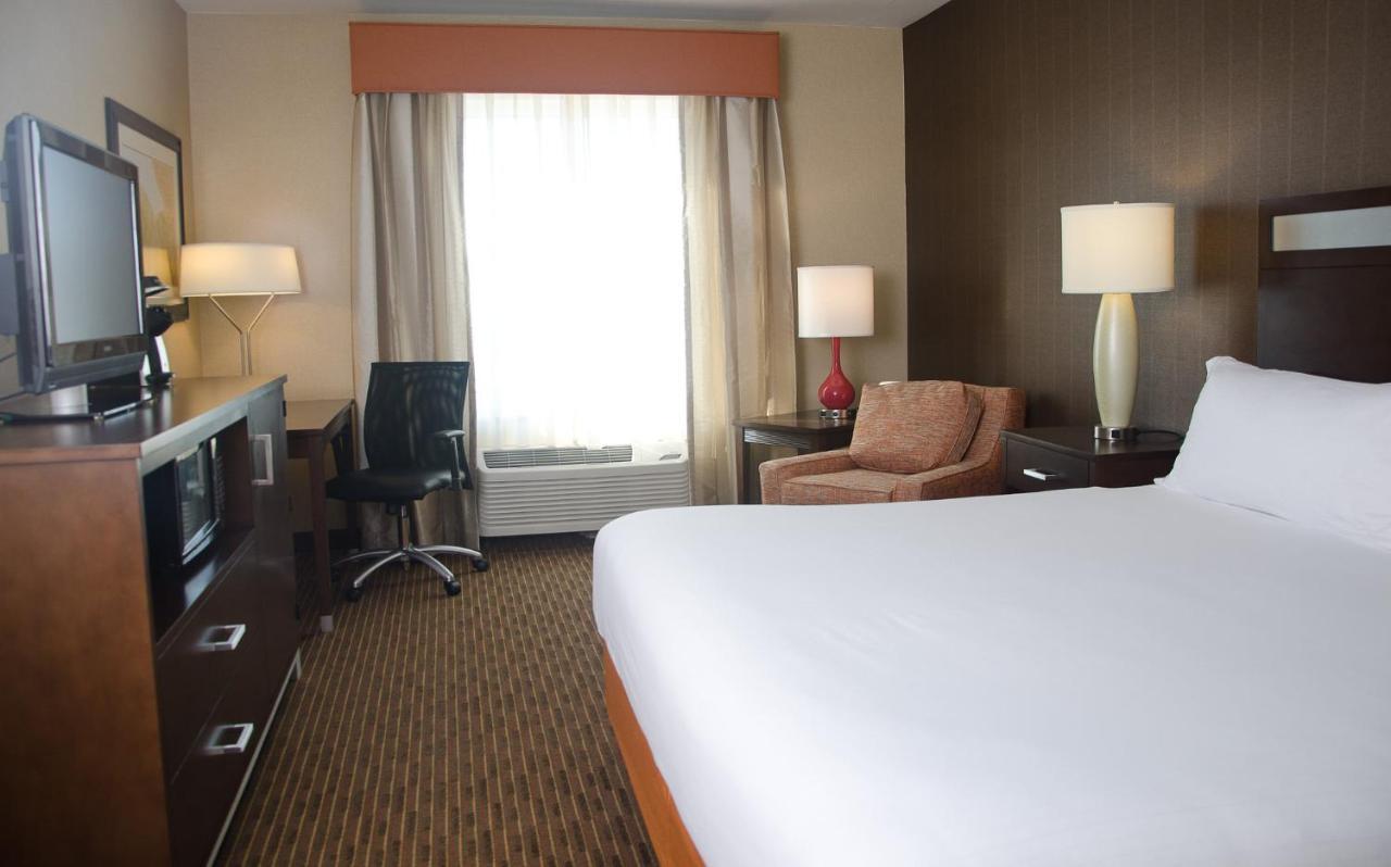 Holiday Inn Express Hotel & Suites Watertown - Thousand Islands By Ihg Dış mekan fotoğraf