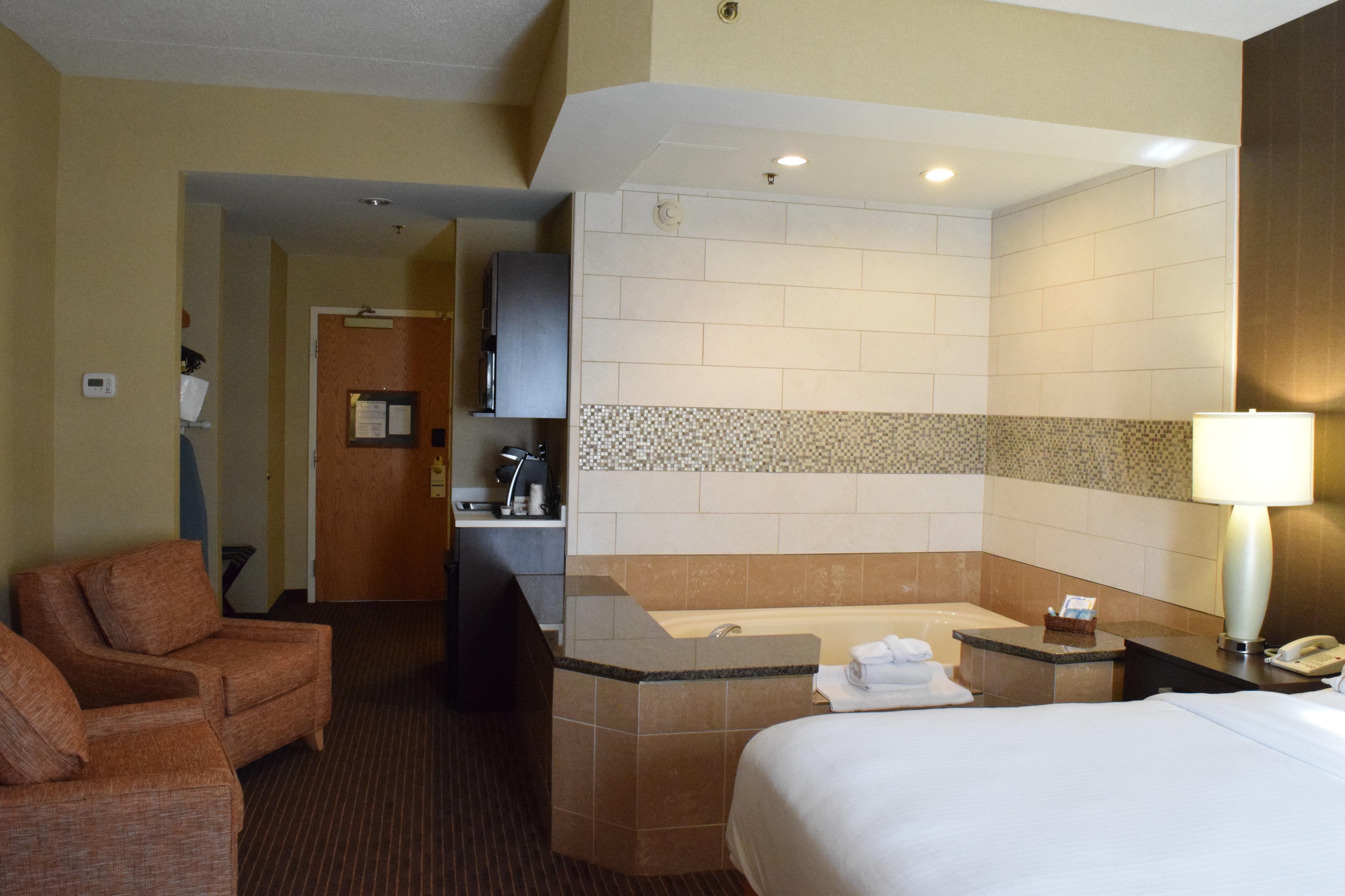 Holiday Inn Express Hotel & Suites Watertown - Thousand Islands By Ihg Dış mekan fotoğraf