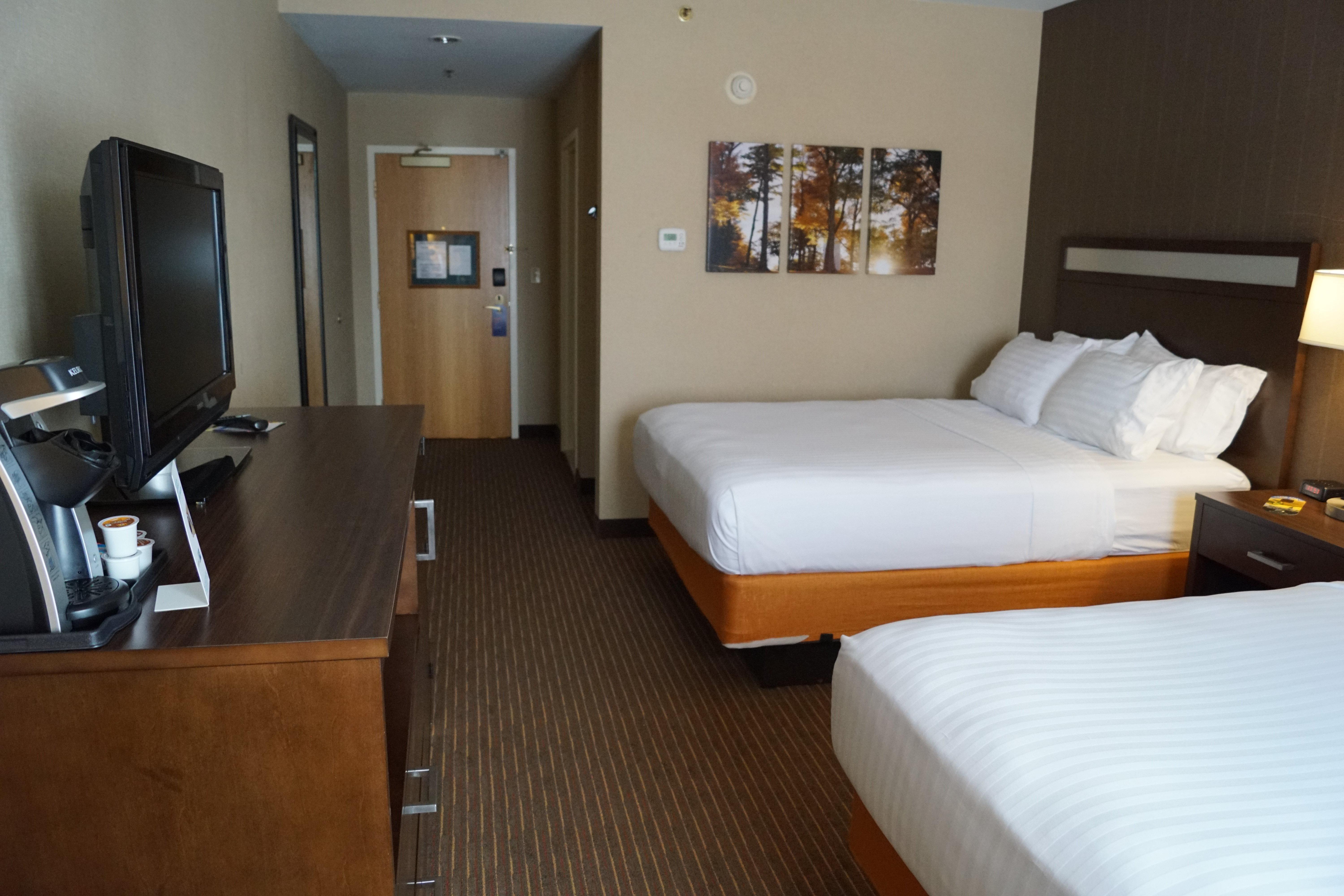 Holiday Inn Express Hotel & Suites Watertown - Thousand Islands By Ihg Dış mekan fotoğraf