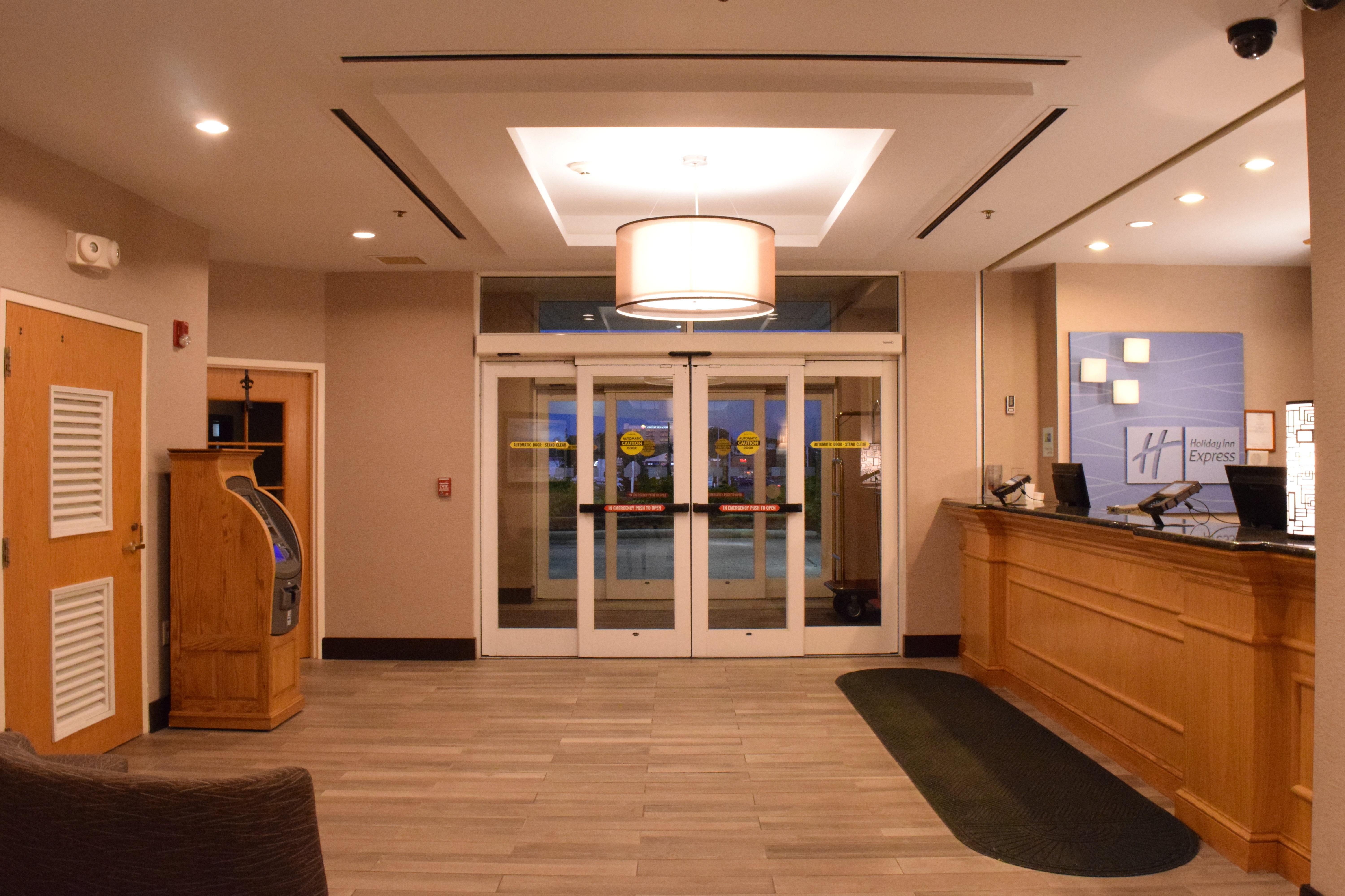 Holiday Inn Express Hotel & Suites Watertown - Thousand Islands By Ihg Dış mekan fotoğraf