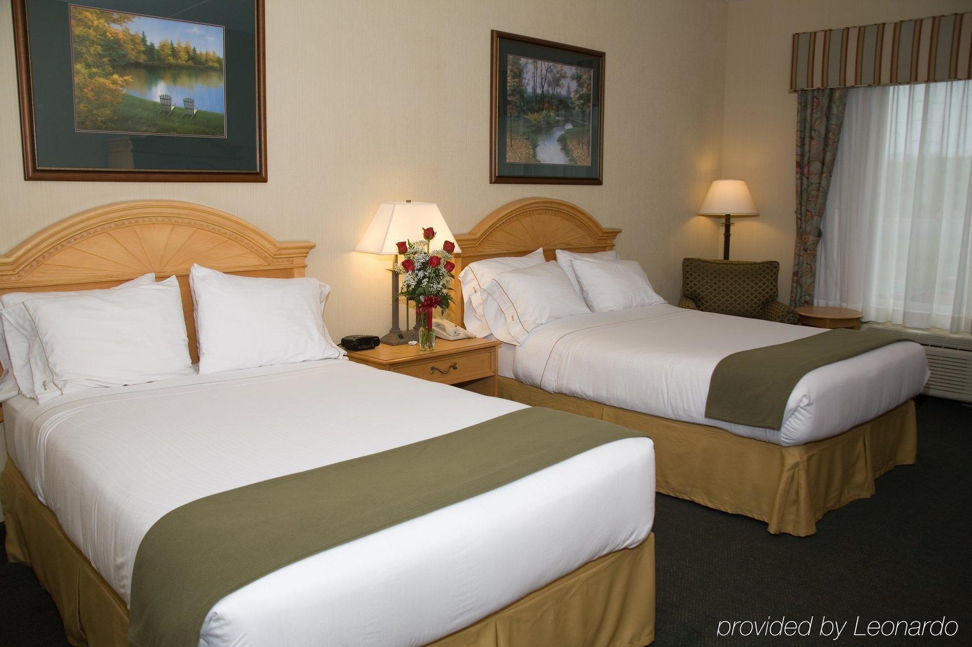 Holiday Inn Express Hotel & Suites Watertown - Thousand Islands By Ihg Oda fotoğraf
