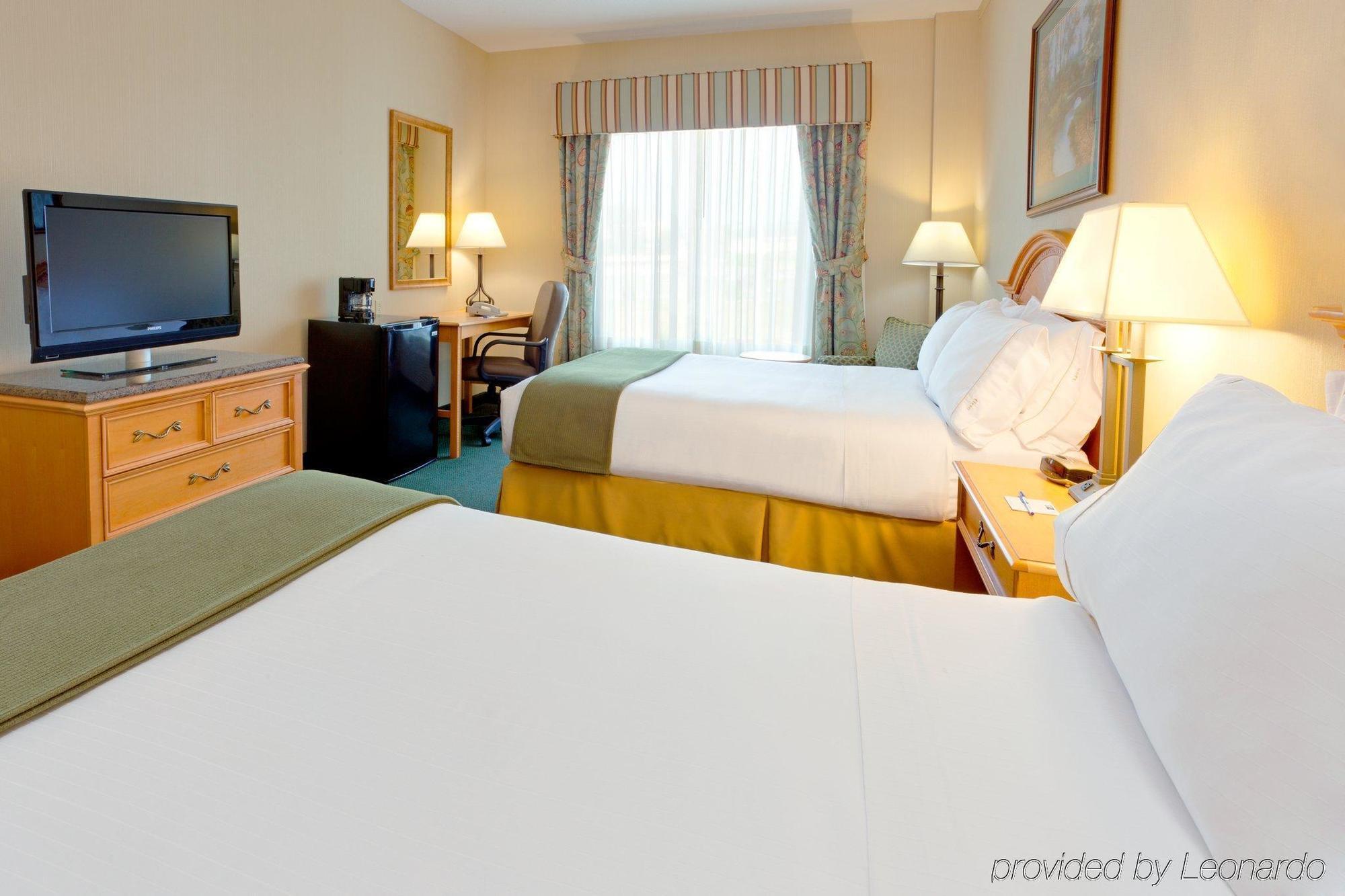 Holiday Inn Express Hotel & Suites Watertown - Thousand Islands By Ihg Dış mekan fotoğraf