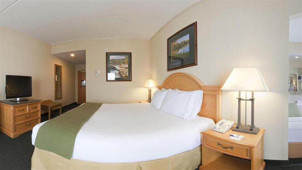 Holiday Inn Express Hotel & Suites Watertown - Thousand Islands, An Ihg Hotel Dış mekan fotoğraf