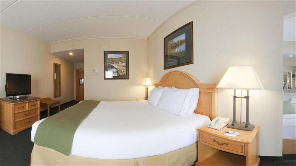 Holiday Inn Express Hotel & Suites Watertown - Thousand Islands By Ihg Dış mekan fotoğraf