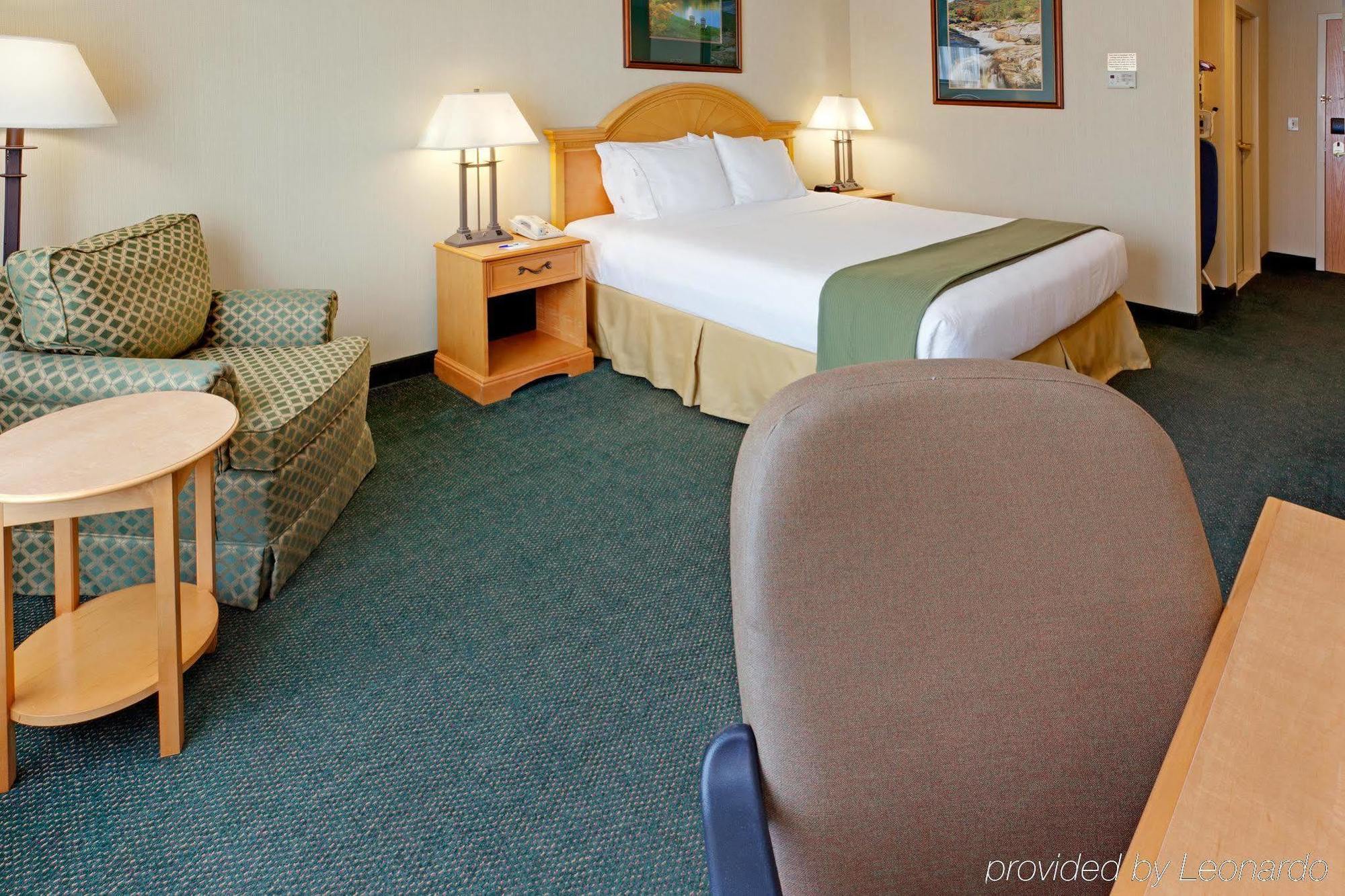 Holiday Inn Express Hotel & Suites Watertown - Thousand Islands, An Ihg Hotel Oda fotoğraf