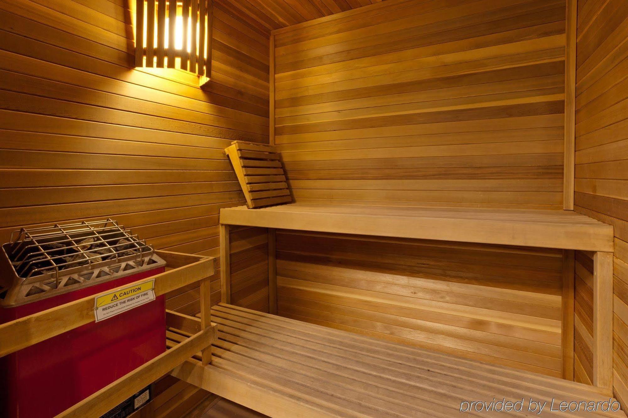 Holiday Inn Express Hotel & Suites Watertown - Thousand Islands By Ihg Dış mekan fotoğraf