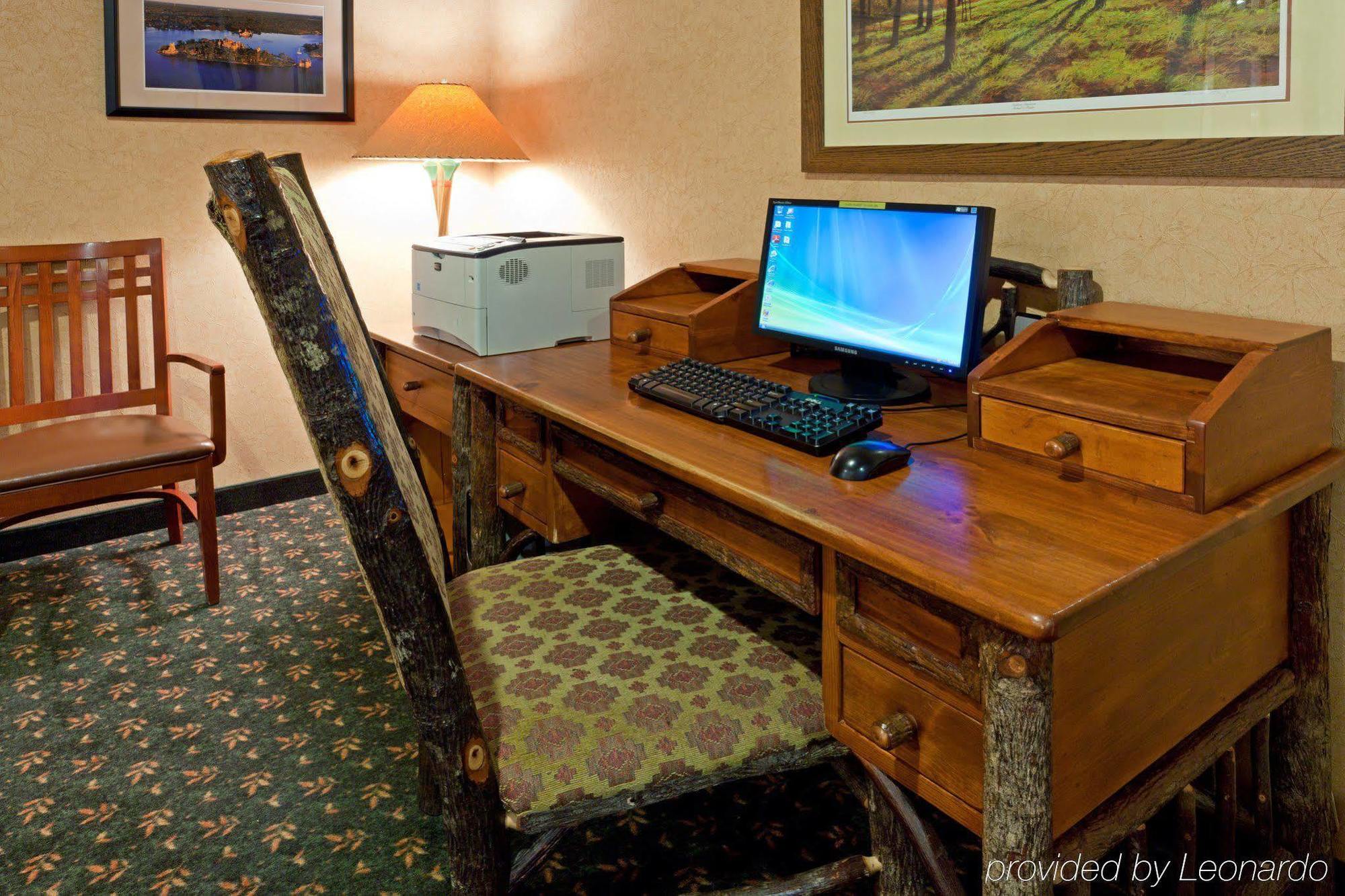 Holiday Inn Express Hotel & Suites Watertown - Thousand Islands By Ihg Dış mekan fotoğraf